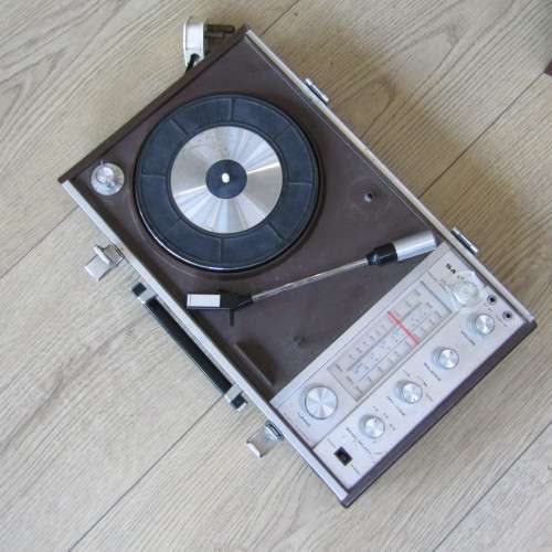 Vintage Sanyo travel record player - only one channel works on radio and turntable needs service