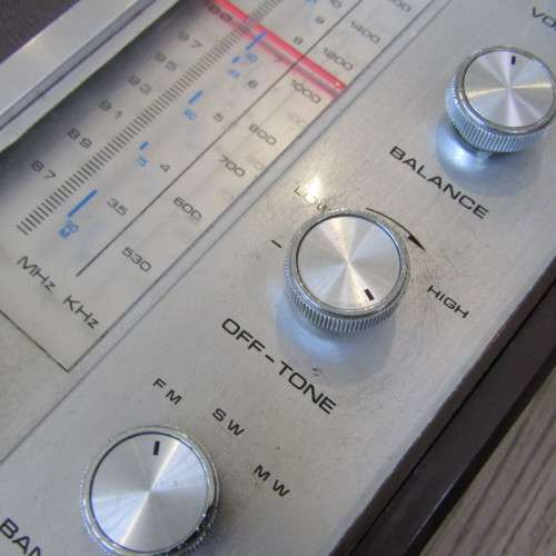 Vintage Sanyo travel record player - only one channel works on radio and turntable needs service