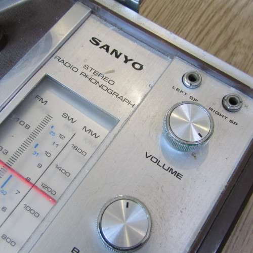 Vintage Sanyo travel record player - only one channel works on radio and turntable needs service