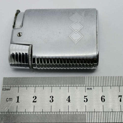 Vintage Ronson pocket lighter - needs flint and fuel