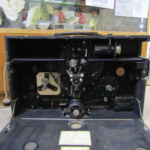 Zeiss Ikon Kinebox B 1000 ton Type B 35mm projector - circa 1930`s - not tested