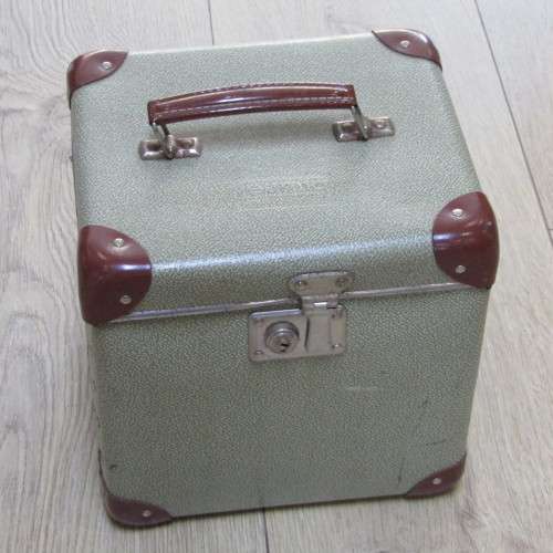 Vintage Eumig P8 projector - serial 601381 in original case and box - excellent condition
