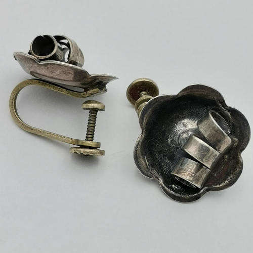 Pair of Silver Vintage screw-on earrings