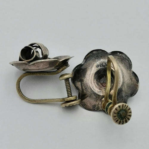 Pair of Silver Vintage screw-on earrings
