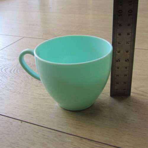 Vintage picnic tea set for 4 - one small plate missing
