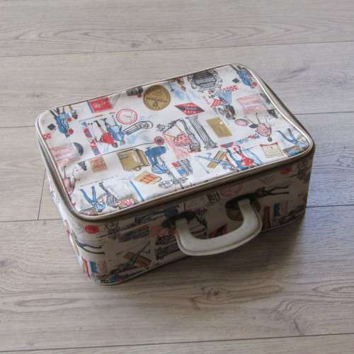 Vintage picnic tea set for 4 - one small plate missing