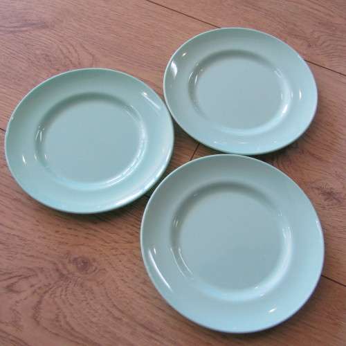 Vintage picnic tea set for 4 - one small plate missing