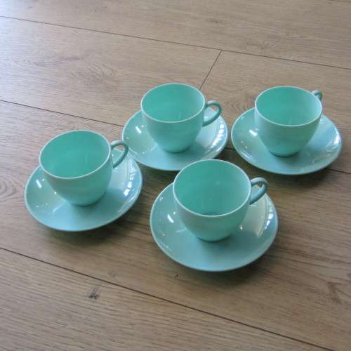 Vintage picnic tea set for 4 - one small plate missing