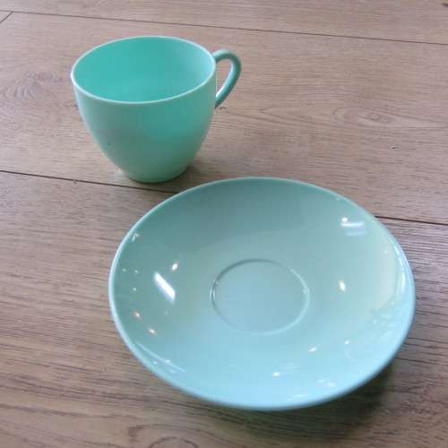 Vintage picnic tea set for 4 - one small plate missing