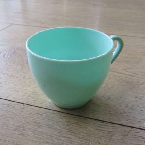 Vintage picnic tea set for 4 - one small plate missing