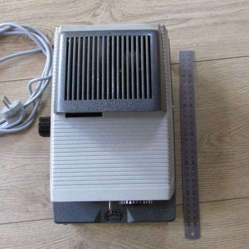 Braun 35mm slide projector in case - excellent condition