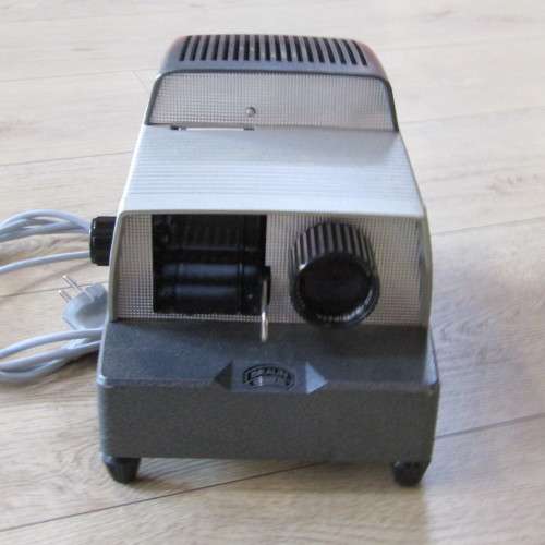 Braun 35mm slide projector in case - excellent condition