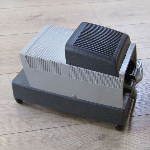 Braun 35mm slide projector in case - excellent condition