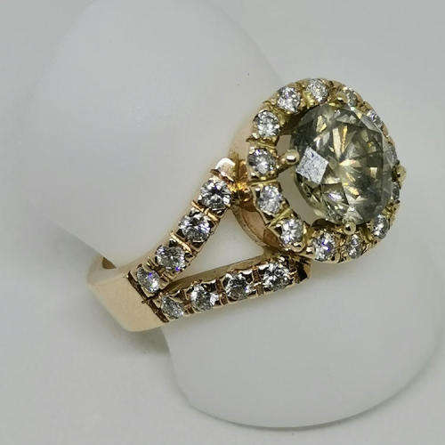2,03ct Fancy Brown diamond ring with 29 smaller diamonds set in 9kt rose gold with E.G.L certificate