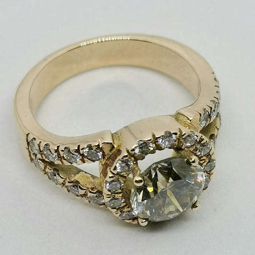 2,03ct Fancy Brown diamond ring with 29 smaller diamonds set in 9kt rose gold with E.G.L certificate