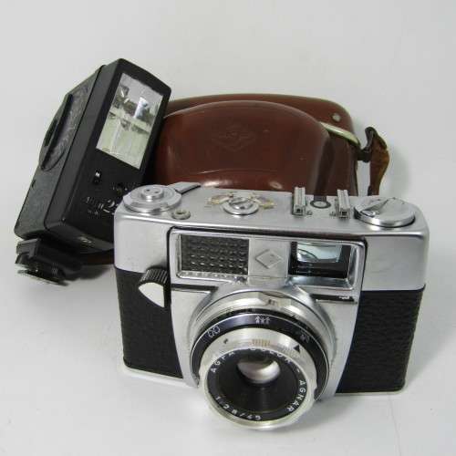 Vintage AGFA Optima Ia 35mm camera in pouch with auto 22 sunpak flash