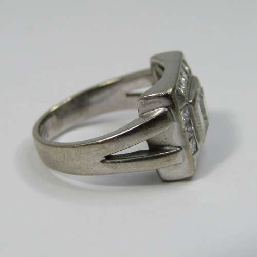 18kt Gold ring with 3 Baguette diamonds and 14 side diamonds - total of about 2ct - weighs 8,3g