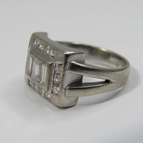 18kt Gold ring with 3 Baguette diamonds and 14 side diamonds - total of about 2ct - weighs 8,3g