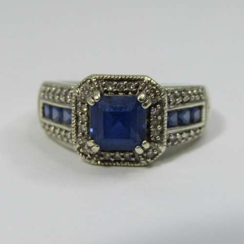 9kt white gold ring with 36 small diamonds plus 7 blue sapphires - weighs 4,3g - size N