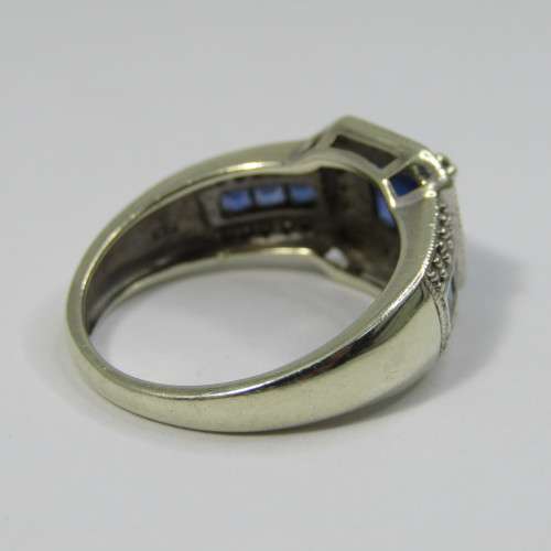9kt white gold ring with 36 small diamonds plus 7 blue sapphires - weighs 4,3g - size N