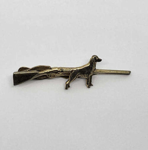 Hunting tie pin with rifle and dog