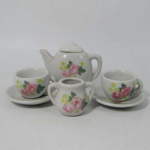 Vintage miniature tea set with 7 pieces