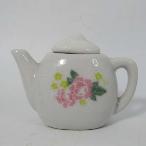 Vintage miniature tea set with 7 pieces