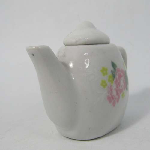 Vintage miniature tea set with 7 pieces
