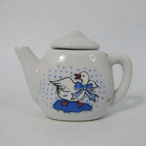 Vintage miniature tea set with 7 pieces