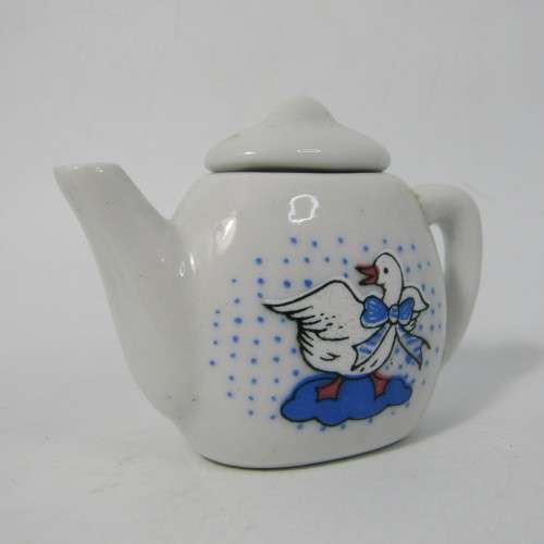 Vintage miniature tea set with 7 pieces