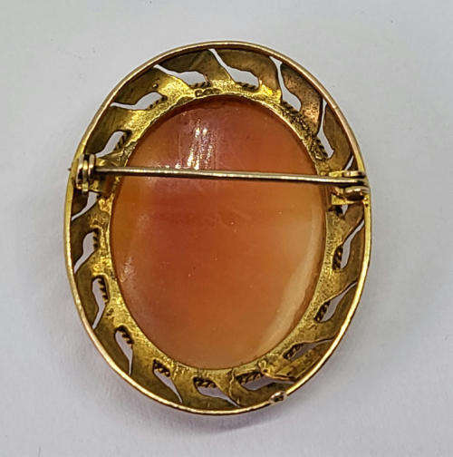 9kt Gold cameo brooch - High quality