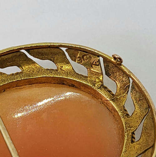 9kt Gold cameo brooch - High quality