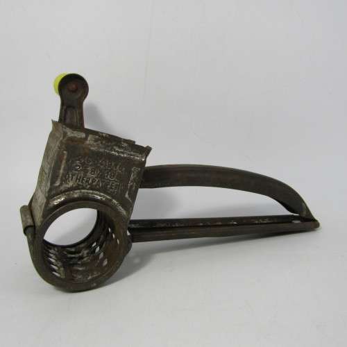 Vintage MOULI grater / cutter - handheld
