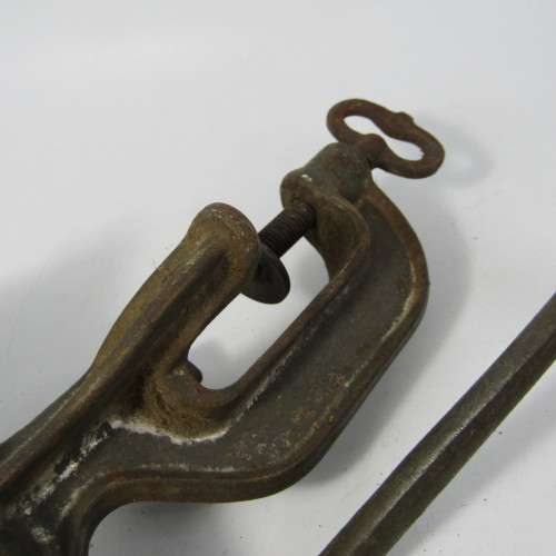 Vintage No. 5 Reliance Husqvarna meat mincer