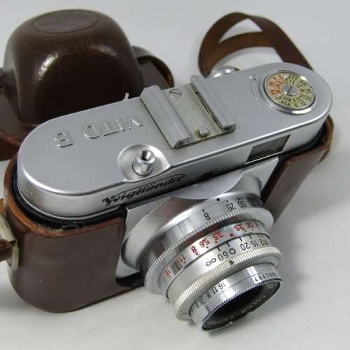 Voigtlanders VITO B in leather case and original box (1956) and books plus rangefinder