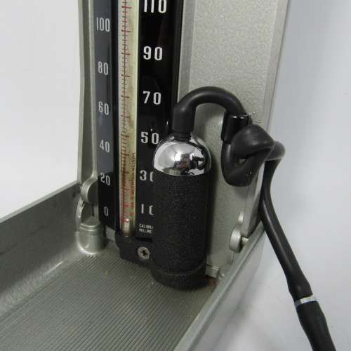 Vintage Sphygmomanometer in original tin and packaging