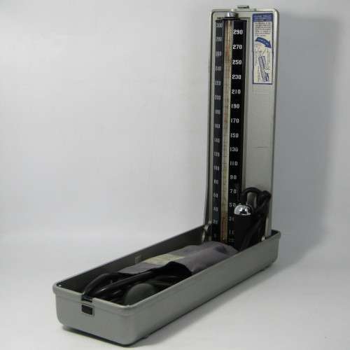 Vintage Sphygmomanometer in original tin and packaging