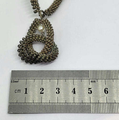 Vintage costume jewellery springy necklace - +-54cm