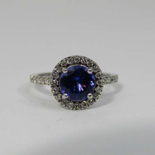 18kt White Gold ring with 34 diamonds and 1,5 carat Iolite - size J - beautiful ring