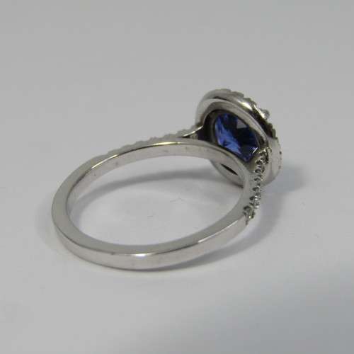 18kt White Gold ring with 34 diamonds and 1,5 carat Iolite - size J - beautiful ring