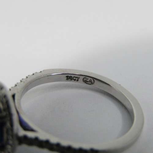 18kt White Gold ring with 34 diamonds and 1,5 carat Iolite - size J - beautiful ring