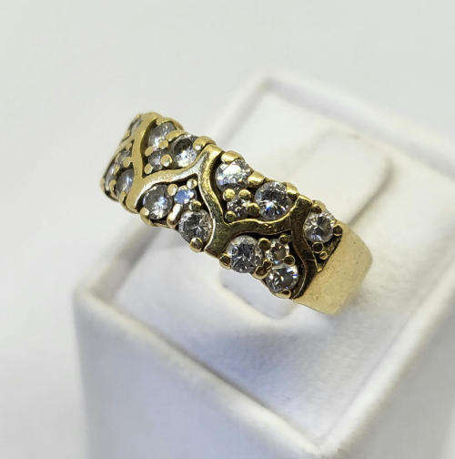 18 kt Yellow gold ring with 17 diamonds estimated weight of 54 points - 5.2g