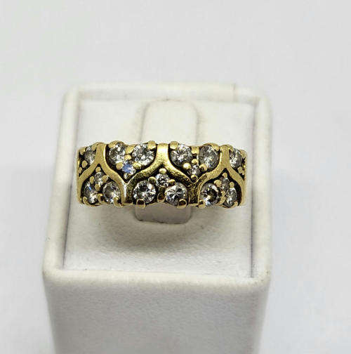18 kt Yellow gold ring with 17 diamonds estimated weight of 54 points - 5.2g