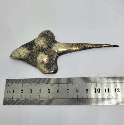 Handmade sterling silver stingray brooch - Weighs 32.3g