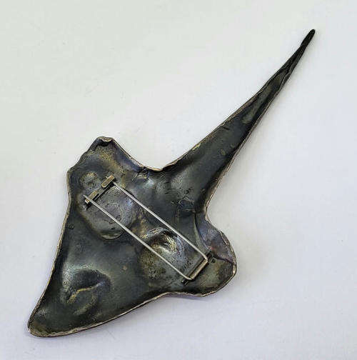 Handmade sterling silver stingray brooch - Weighs 32.3g