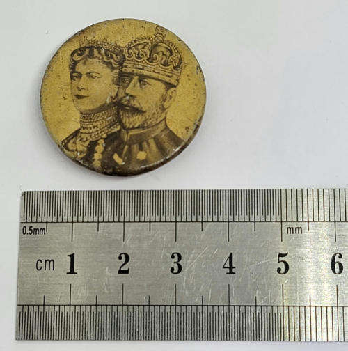 King George V and Queen Mary tinnie badge