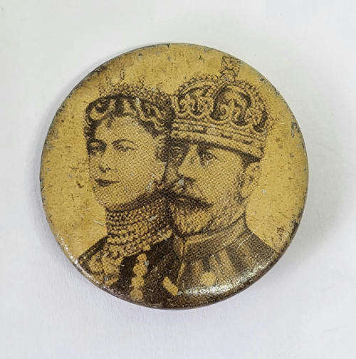 King George V and Queen Mary tinnie badge