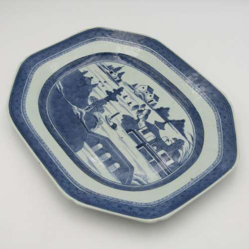 19th Century Chinese Canton porcelain platter in excellent condition