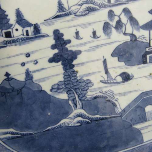 19th Century Chinese Canton porcelain platter in excellent condition
