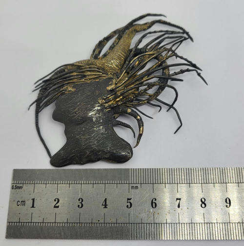 Handmade sterling silver head with funky hair brooch - 43.5g
